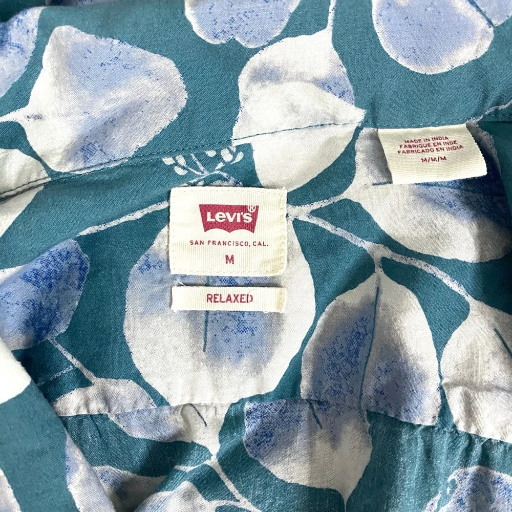 Levi's Men’s Blue Floral Graphic Camper Short Sleeve Button Down Size Medium